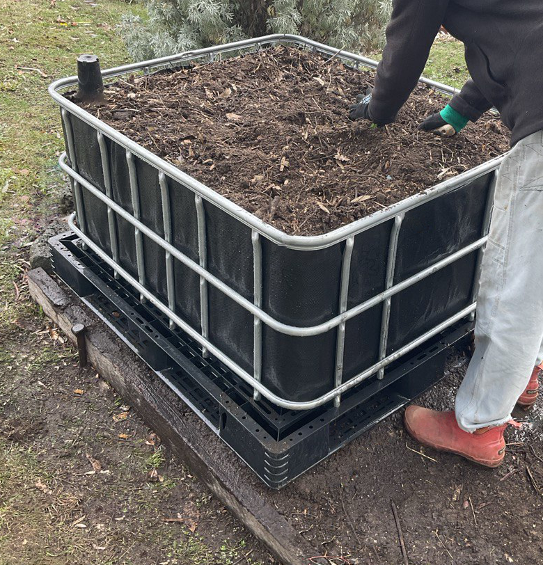 IBC wicking bed in Castlemaine, Australia