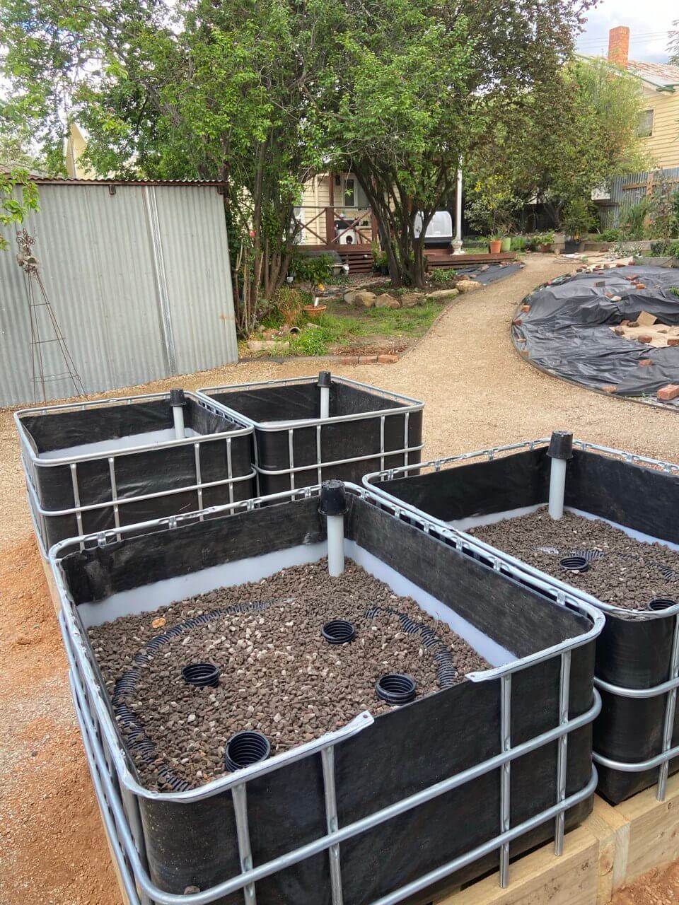 IBC wicking bed gravel
